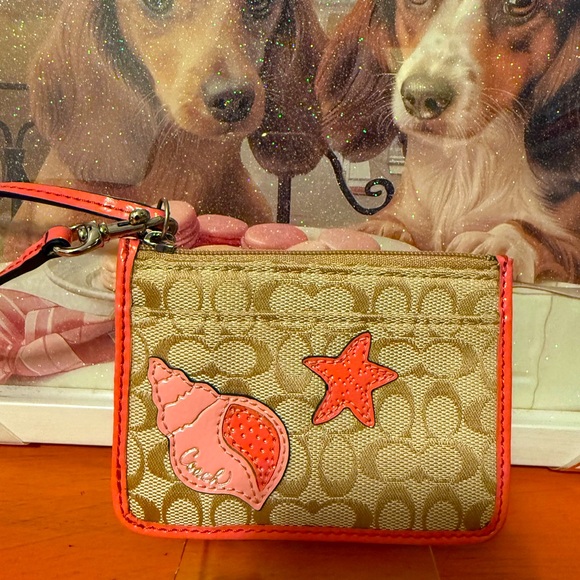 Coach Handbags - Coach Beach Seashell Card Holder VGUC